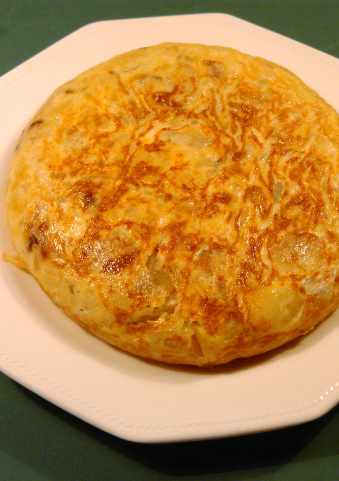 Una foto de Tortilla de patata rellena