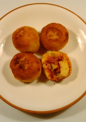 Una foto de Bolas de patatas rellenas