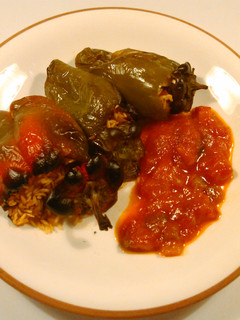 Una foto de Pimientos rellenos de arroz y atún