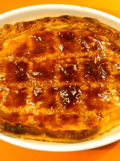Una foto de Empanada de jamón, queso y tomate
