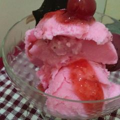 A picture of Strawberry Ice Cream.
