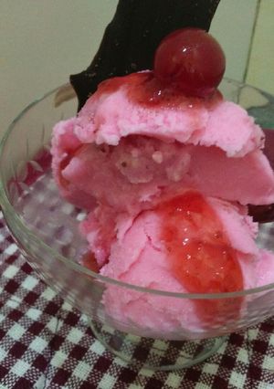 A picture of Strawberry Ice Cream.