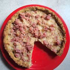 Una foto de Tarta de Jamón y Queso, sin TACC - Base de Harina de Coco y Semillas