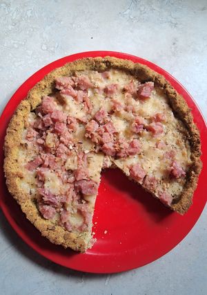 Una foto de Tarta de Jamón y Queso, sin TACC - Base de Harina de Coco y Semillas