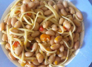 Una foto de Porotos con riendas