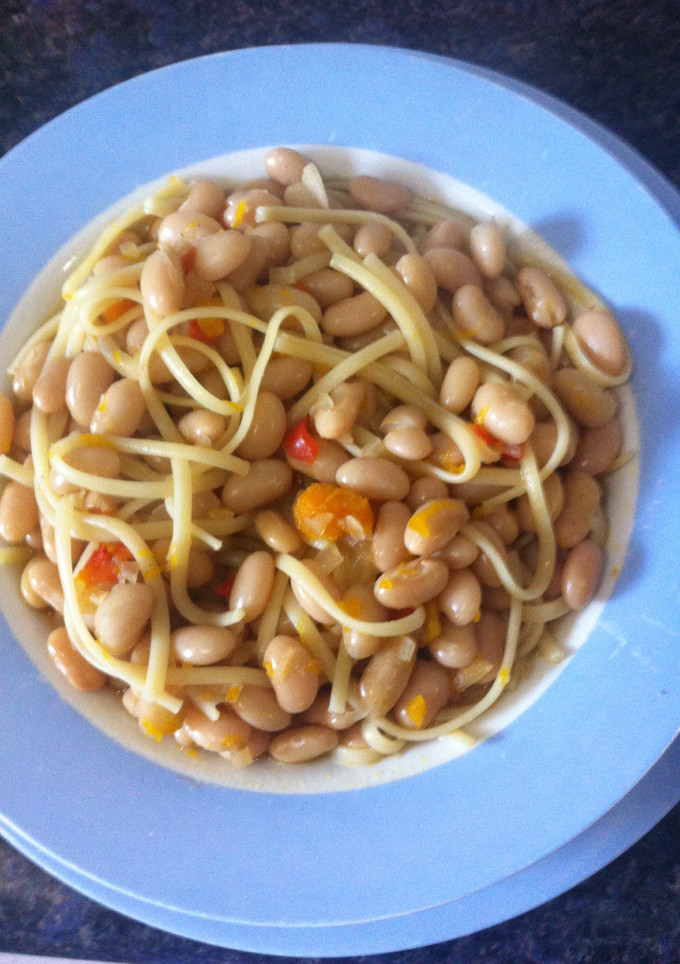 Una foto de Porotos con riendas