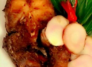Hình của món Cá trắm kho tương bần.