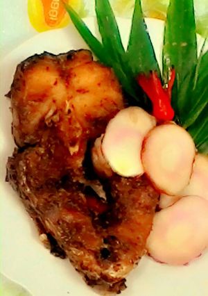Hình của món Cá trắm kho tương bần.