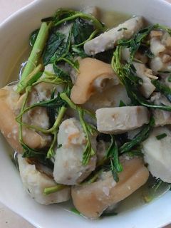 Hình của món Canh xương khoai sọ rau rút.