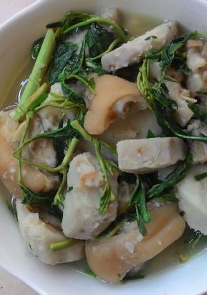 Hình của món Canh xương khoai sọ rau rút.