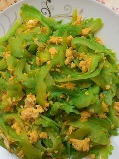 Hình của món Mướp đắng xào trứng.