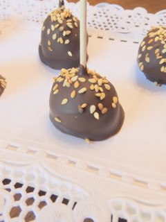 Una foto de Bombones de roquefort y queso de cabra con chocolate