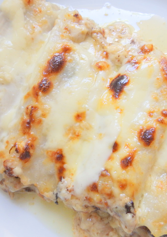 Una foto de Canelones de setas al perfume de anchoas y parmesano