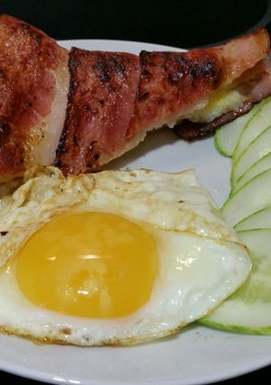 Hình của món Bánh mỳ cuộn bacon và cheese.