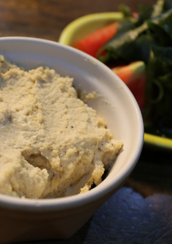 A picture of Hummus with Chickpeas (Basic).