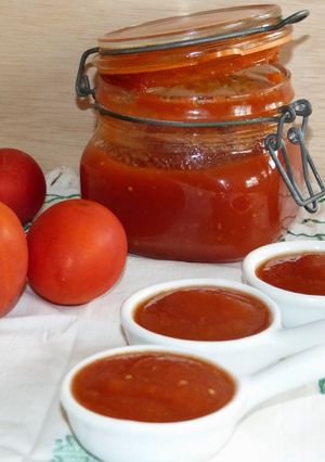 Una foto de Mermelada agridulce de tomate (thermomix)