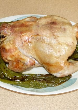 Una foto de Pollo asado (con una botella)