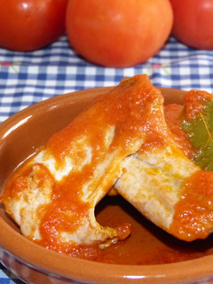 Una foto de Conejo con tomate