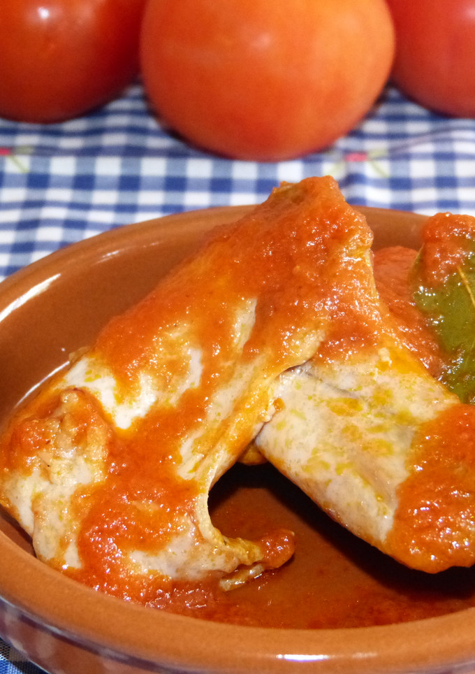 Una foto de Conejo con tomate
