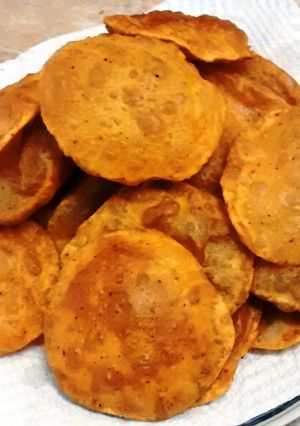 A picture of Khari poori.