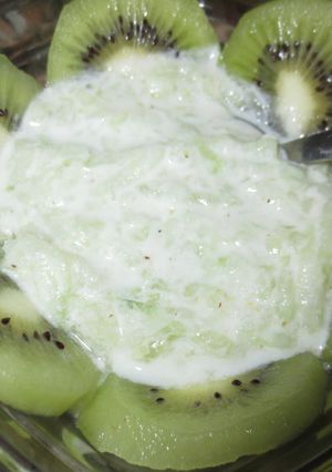 Foto principal de Salsa tipo tzatziki de pepino, kiwi, crema vegana y Agua de Mar