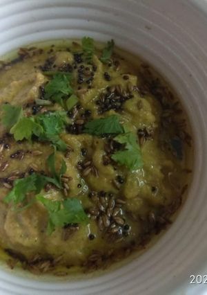 A picture of Green tomato chutney.