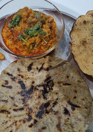 A picture of Bengali bhartha aur bajri rotla.
