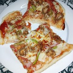 A picture of Chicken Roast Pizza.