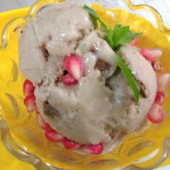 A picture of Banana honey chocolate ice-cream.