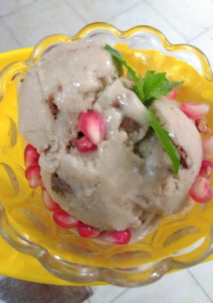 A picture of Banana honey chocolate ice-cream.
