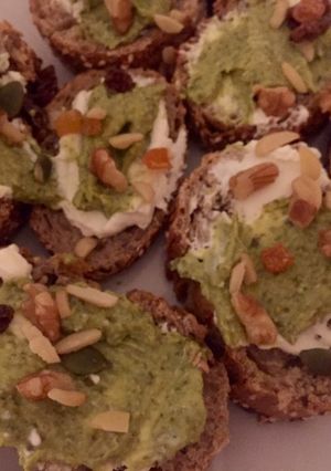 Foto principal de Aperitivo de pesto y queso