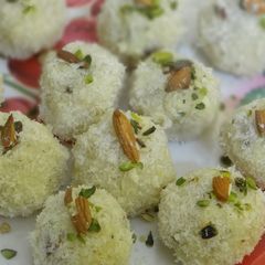 A picture of Sweet Coconut Ladoo.
