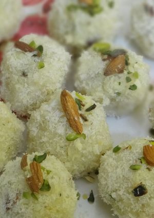 A picture of Sweet Coconut Ladoo.
