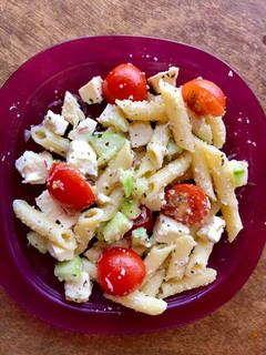 Una foto de Ensalada de tomate y queso