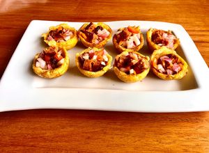 Una foto de Canasta bellaca con salsa de la selva su chorizo