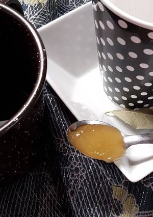 Una foto de Té de laurel y miel para la tos