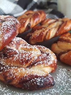 Una foto de Espirales de hojaldre con relleno de crema de cacao