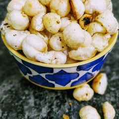 A picture of Roasted makhana/ fox nuts.