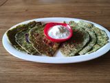 पालकाचा त्रिकोणी पराठा (Palak Trikoni Paratha Recipe In Marathi)