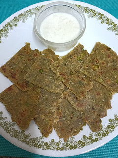 A picture of Lilva na Paratha / Bhakri ---Breakfast Platter.