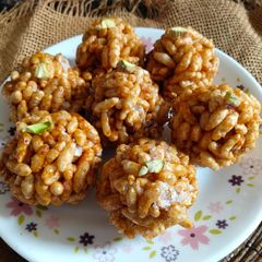 A picture of Murmura laddu.