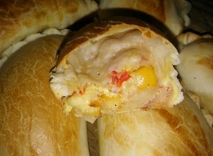 Una foto de Empanadas de choclo, jamón y queso