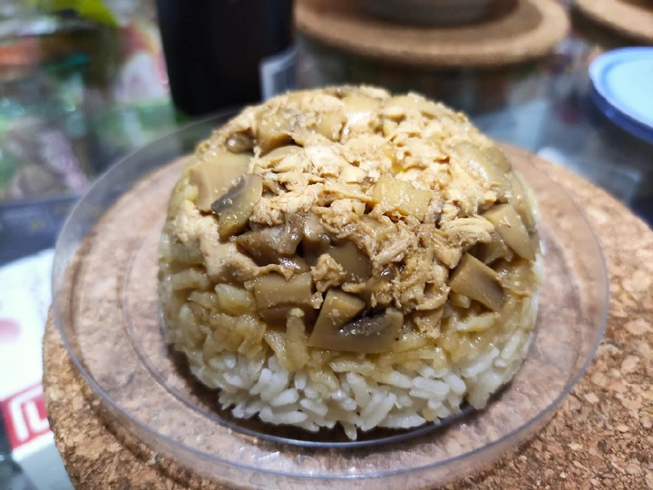 Langkah Mudah untuk Membikin Resep  Nasi Tim Ayam Jamur Simpel yang Bisa Manjain Lidah, Lezat Sekali