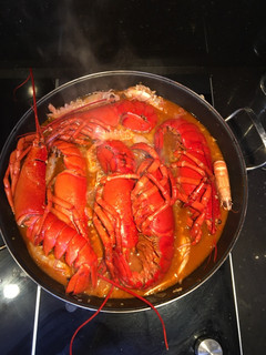 Una foto de Cazuela de bogavante en salsa americana 🤪