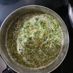 A picture of Dhaniya chutney.