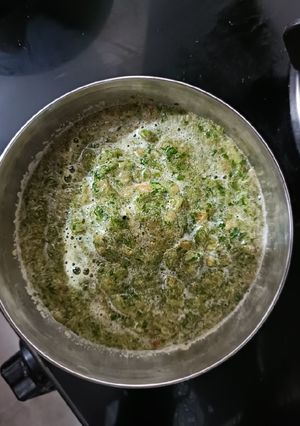 A picture of Dhaniya chutney.