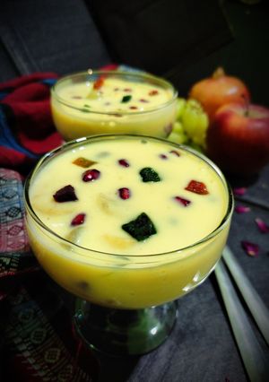 फ्रूट कस्टर्ड (fruit custard recipe in Hindi) रेसिपी मुख्य फोटो