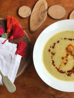 Una foto de Crema de garbanzos y zapallo italiano