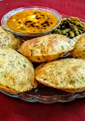 A picture of Masaledar Spicy Aalo With Ajwain Methi Puri.