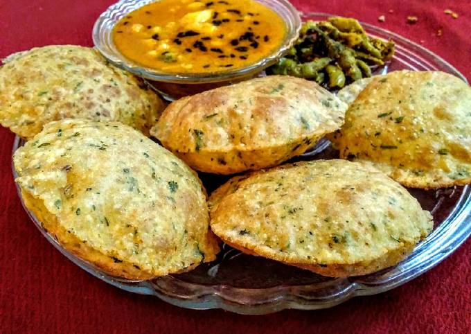 Masaledar Spicy Aalo With Ajwain Methi Puri Recipe by Shakuntla ...